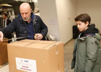 Galatasaray Spor Kulübü Futbol Direktörü Cenk Ergün oğluyla birlikte çalışmalara destek verdi