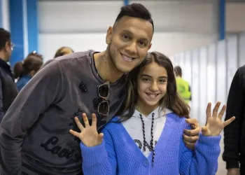 Beşiktaşlı futbolcu Josef de Souza, depremde ailesini kaybetmiş 1 kız çocuğu evlat edinecek