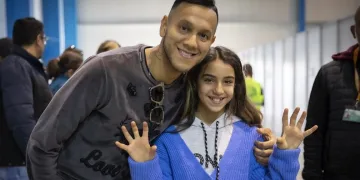 Beşiktaşlı futbolcu Josef de Souza, depremde ailesini kaybetmiş 1 kız çocuğu evlat edinecek
