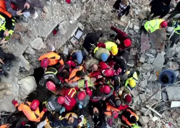 13 yaşındaki Kaan 182’nci saatte sağ çıkarıldı