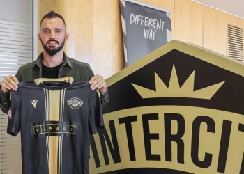 Emre Çolak’ın futbolu bırakması 1 gün sürdü