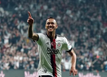 Beşiktaş’ta Josef de Souza gidiyor, Maxim geliyor