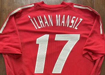 İlhan Mansız, Senegal maçında giydiği milli formayı satışa çıkardı