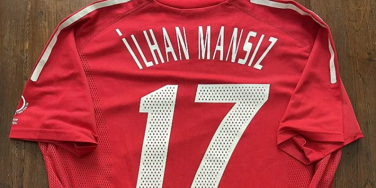 İlhan Mansız, Senegal maçında giydiği milli formayı satışa çıkardı