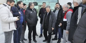 Beşiktaş Kulübü Başkanı Ahmet Nur Çebi deprem felaketinden etkilenen Hatay’da
