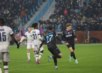 Trabzonsporlu Larsen: “Bu zor zamanda ulusa yardımcı olabildiğimiz için mutluyum”