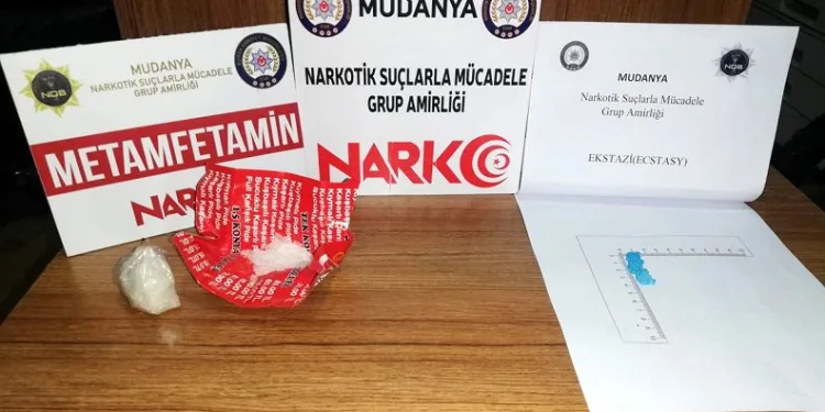 Mudanya’da uyuşturucu bulunduran 2 kişi yakalandı