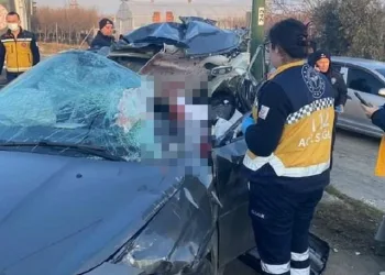 Bursa’da Tıra çarpan kadın sürücü hayatını kaybetti