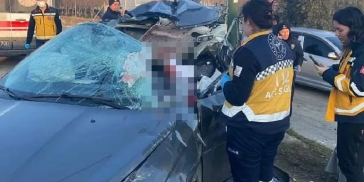 Bursa’da Tıra çarpan kadın sürücü hayatını kaybetti