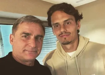 A Milli Futbol Takımı Teknik Direktörü Stefan Kuntz, Enes Ünal ile buluştu