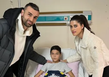 Fenerbahçeli futbolcu Serdar Dursun, depremzede Ömer’i ziyaret etti