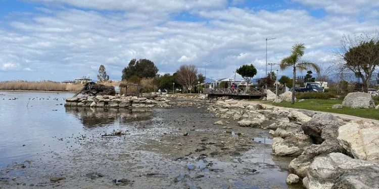Fethiye’de deniz 10 metre çekildi