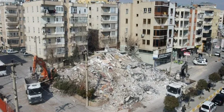 Şanlıurfa’da enkaz kaldırma çalışmaları sürüyor