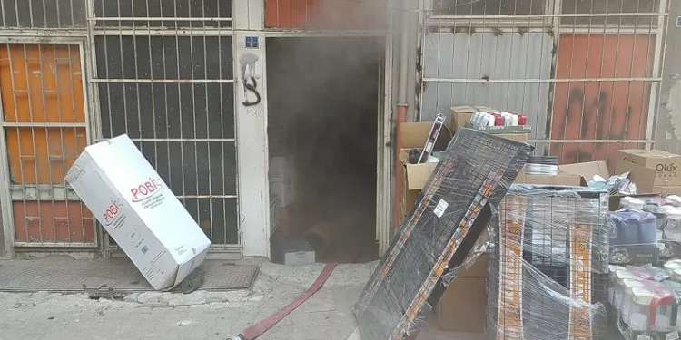 Mağaza yangınında 1 kişi öldü
