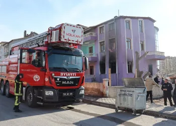 Sobayı benzinle tutuşturunca evi yaktılar
