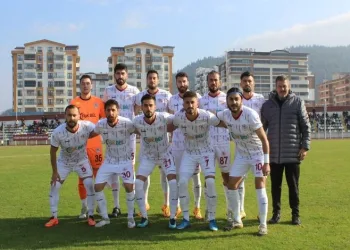 Depremzedeler için yeşil sahada karşılaşacaklar