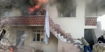 Yangın çıkan evden cansız bedeni çıktı