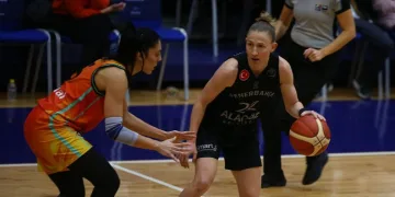 Kadınlar Euroleague: Fenerbahçe Alagöz Holding: 93 – Valencia Basket: 61