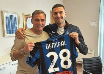 A Milli Futbol Takımı Teknik Direktörü Stefan Kuntz, Merih Demiral ile bir araya geldi