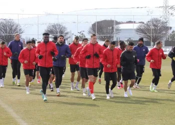 DG Sivasspor Teknik Direktörü Rıza Çalımbay: “Üzücü bir lig olacak”