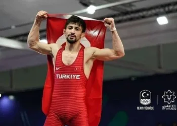 Milli güreşçi Kerem Kamal Mısır’dan altın madayla ile döndü