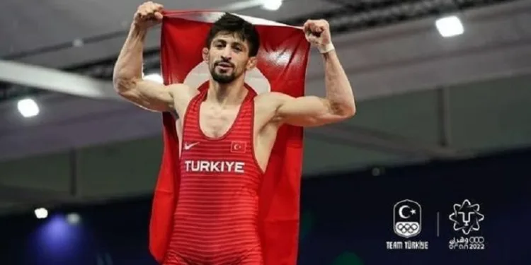 Milli güreşçi Kerem Kamal Mısır’dan altın madayla ile döndü