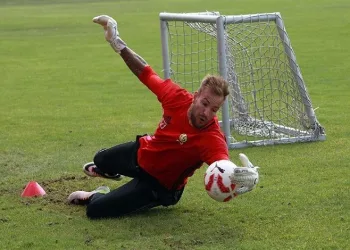 Eskişehirspor ve Antalyaspor formaları giyen kaleci Ruud Boffin futbolu bırakma kararı aldı
