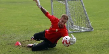 Eskişehirspor ve Antalyaspor formaları giyen kaleci Ruud Boffin futbolu bırakma kararı aldı