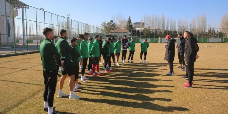 Bursaspor’un ligdeki rakibi Sivas Belediyespor’dan lige devam kararı