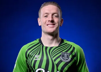 Everton kalecisi Jordan Pickford ile sözleşme uzattı