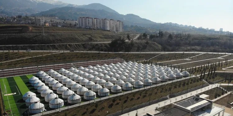 Yurt çadırlar sıcak yuva oldu