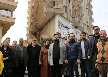 Vatandaşlar binasındaki eşyanın tahliyesini istiyor