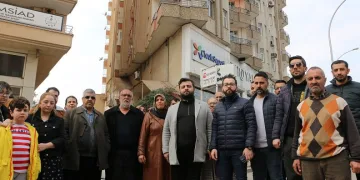 Vatandaşlar binasındaki eşyanın tahliyesini istiyor