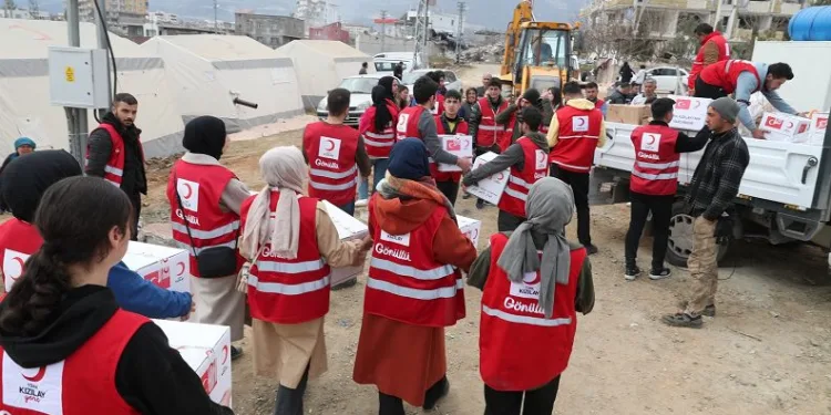 Kızılay hijyen malzemesi dağıtımlarını sürdürüyor
