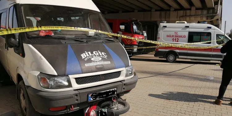 Manisa’da minibüs motosiklete çarptı: 1 ölü
