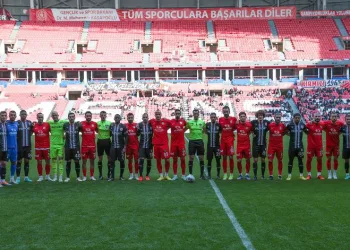 Geliri depremzedelere bağışlanacak maçta kazanan Samsunspor