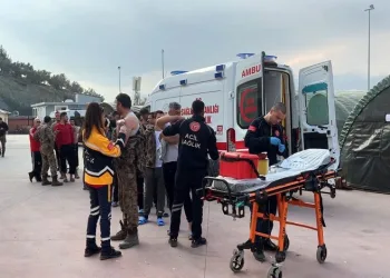 Aşı tırı deprem bölgesinde