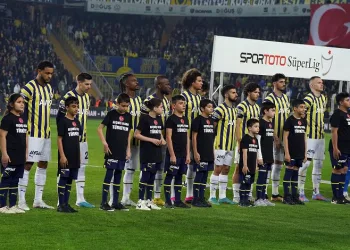 Fenerbahçe – Konyaspor maçına depremzede çocuklar misafir oldu