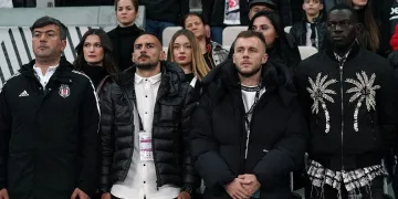 Beşiktaş’ın yeni transferleri maçı tribünden takip etti