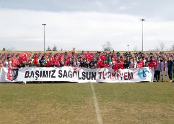 Belediye Kütahyaspor ve Uşakspor depremzedeler için sahaya indi