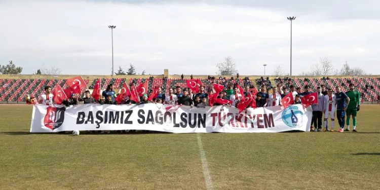 Belediye Kütahyaspor ve Uşakspor depremzedeler için sahaya indi