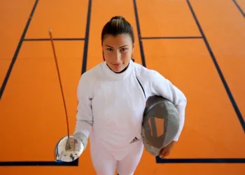 Milli sporcusu Nisanur Erbil, Avrupa Eskrim Şampiyonası’nda gümüş madalyanın sahibi oldu.