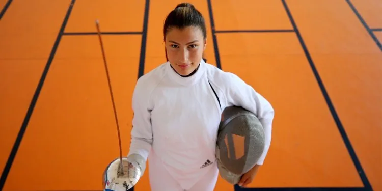 Milli sporcusu Nisanur Erbil, Avrupa Eskrim Şampiyonası’nda gümüş madalyanın sahibi oldu.