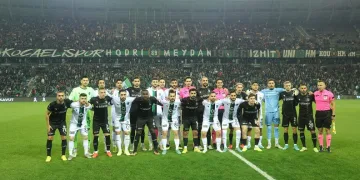 Kocaelispor-Sakaryaspor maçında depremzedeler için 1 milyon 876 bin 880 TL toplandı