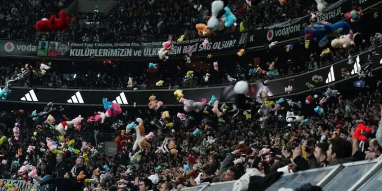 Beşiktaş’ın ‘Bu oyuncak sana arkadaşım’ kampanyası dünya basınında