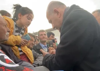 Kumbarasını Bakan Soylu’ya teslim etti