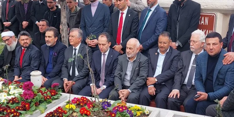 Necmettin Erbakan mezarı başında anıldı