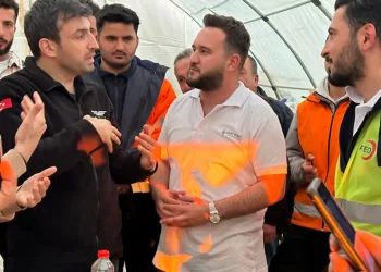 Selçuk Bayraktar gönüllüleri ziyaret etti