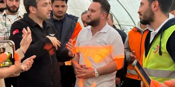 Selçuk Bayraktar gönüllüleri ziyaret etti