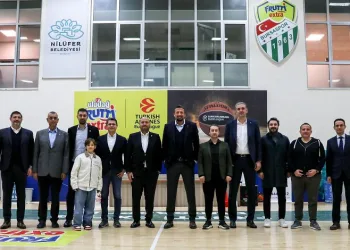 Hidayet Türkoğlu, F.E. Bursaspor’u ziyaret etti